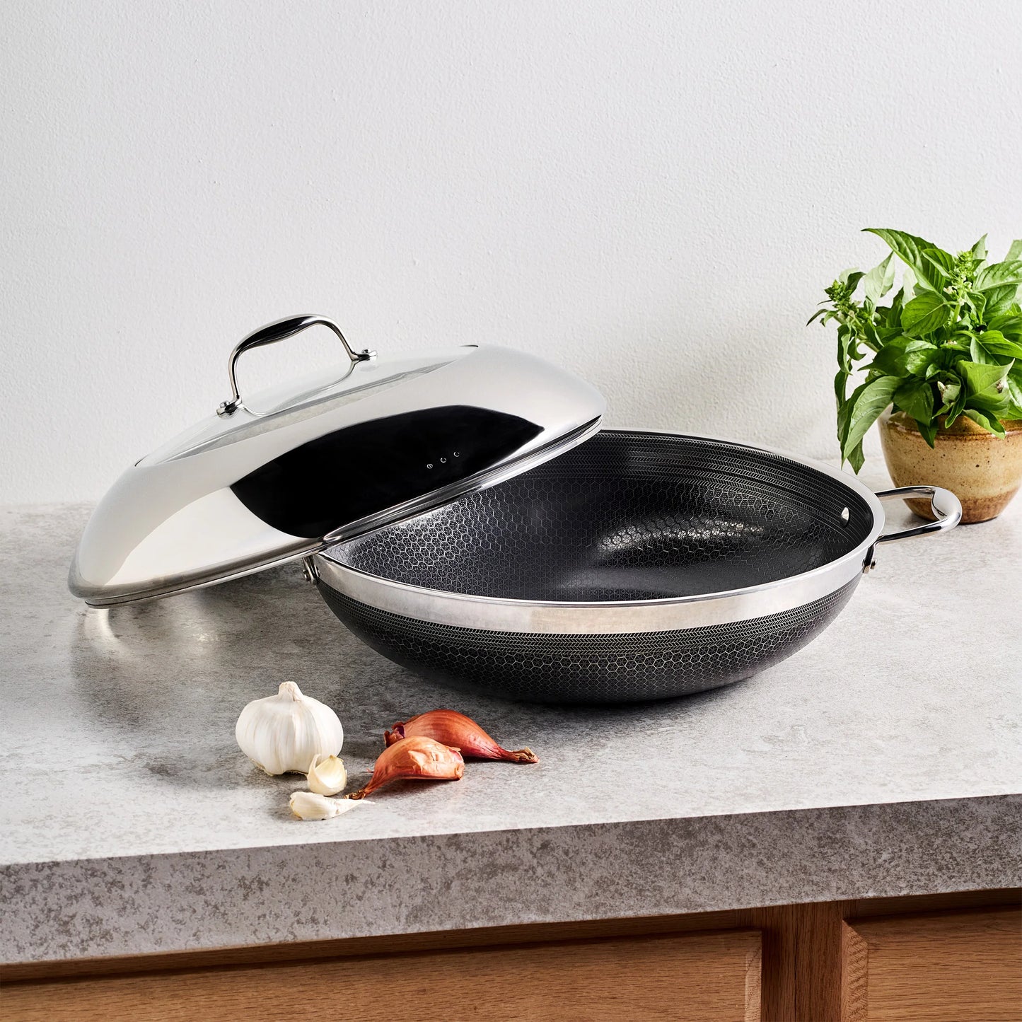 HexClad Hybrid 14" Wok with Lid